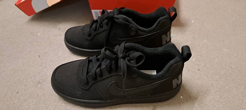 Scarpe per ragazzi: Nike Schuhe Gr. 35.5, schwarz – Usato da Oetwil a.d. Limmat venduto da Stupsi1234