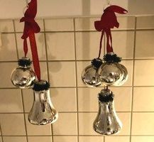 2 ältere Deko Anhänger Kugeln + Glocken aus Ost-Deutschland