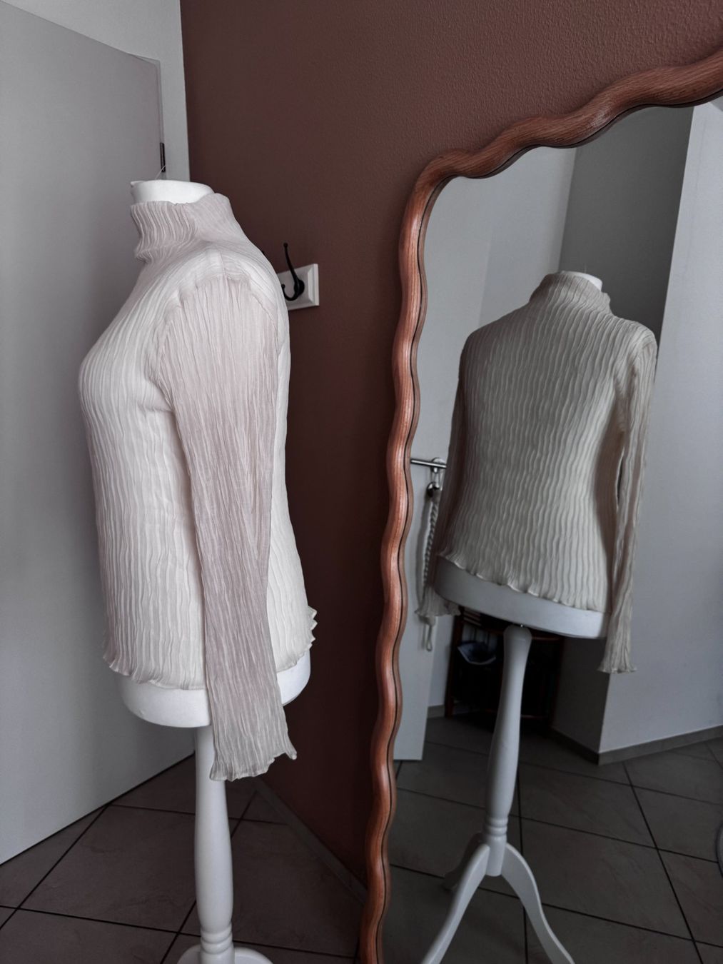Camicette: Weite, luftige Bluse im Plissee beige Gr 46 – Usato da Muttenz venduto da einfach-schoen 1