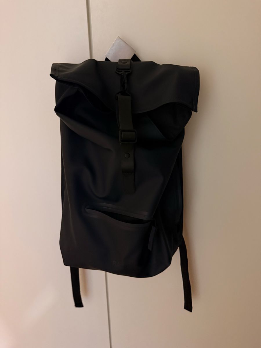 Rains Sacs à dos: Rains Backpack dunkelblau neuwertig – Neuf (Voir description) à Richterswil par Isabell95