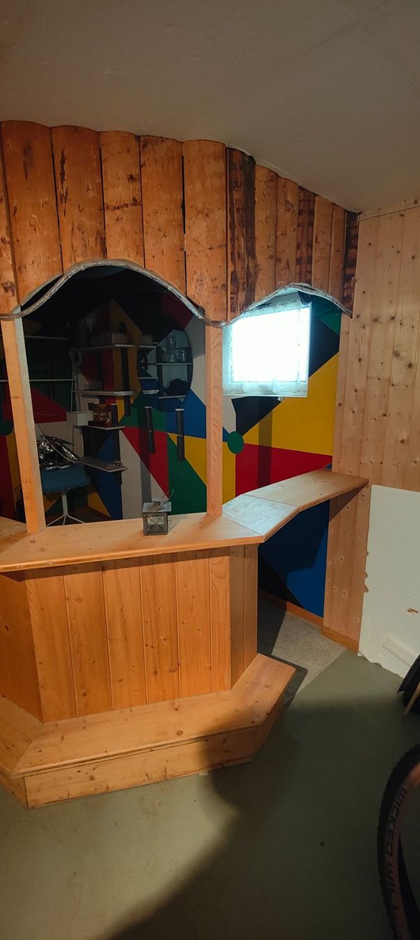 Ladenausstattungen & Messebau: Bartheke aus Holz – Gebraucht aus Langnau b. Reiden von Chuba57 1