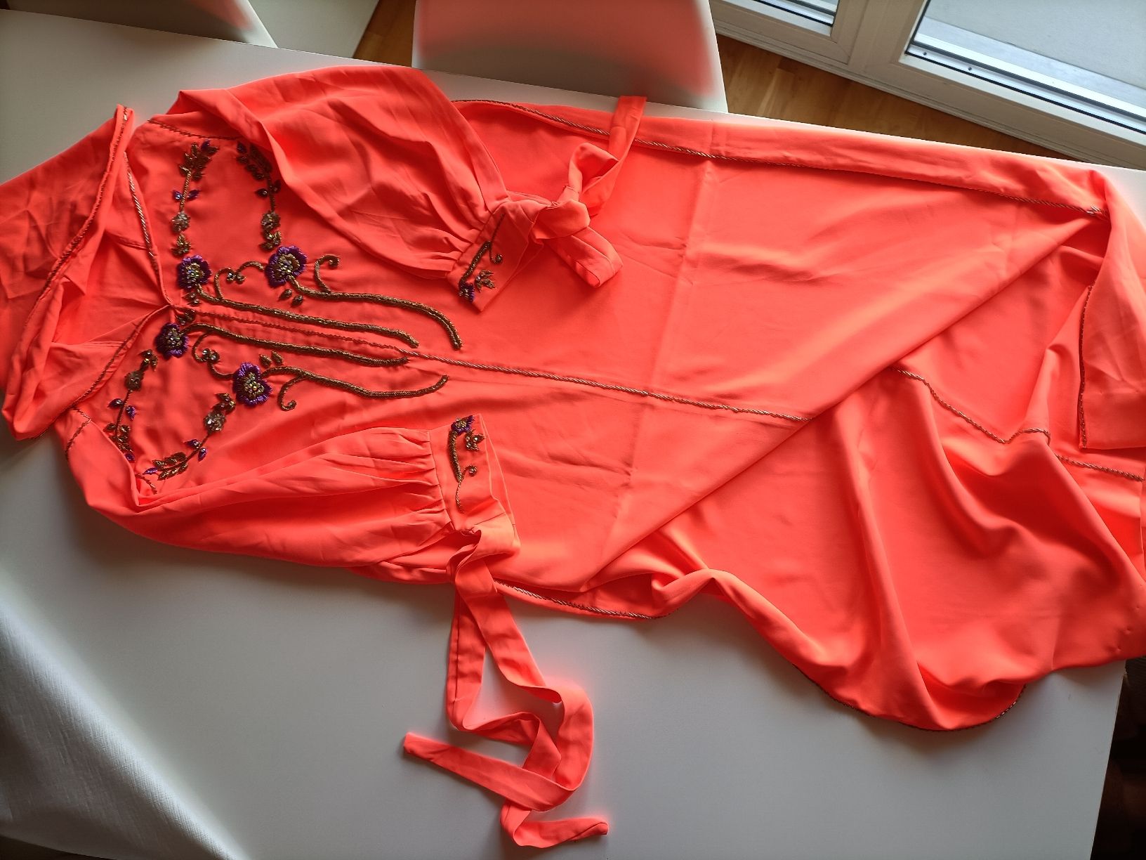 Vestiti: Caftan  jellaba corail brodé,  l'été, élégant  – Nuovo e nell'imballaggio originale da La Chaux-de-Fonds venduto da Luxary.25cachmirepro 4