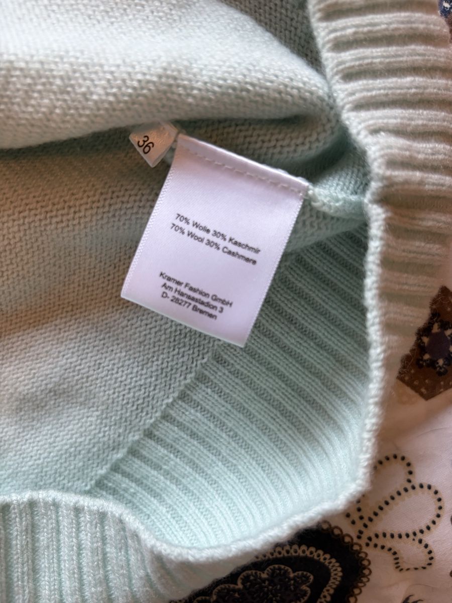 Jacken: Herzensangelegenheit Strickjacke  – Gebraucht aus Basel von Brunner.T 3