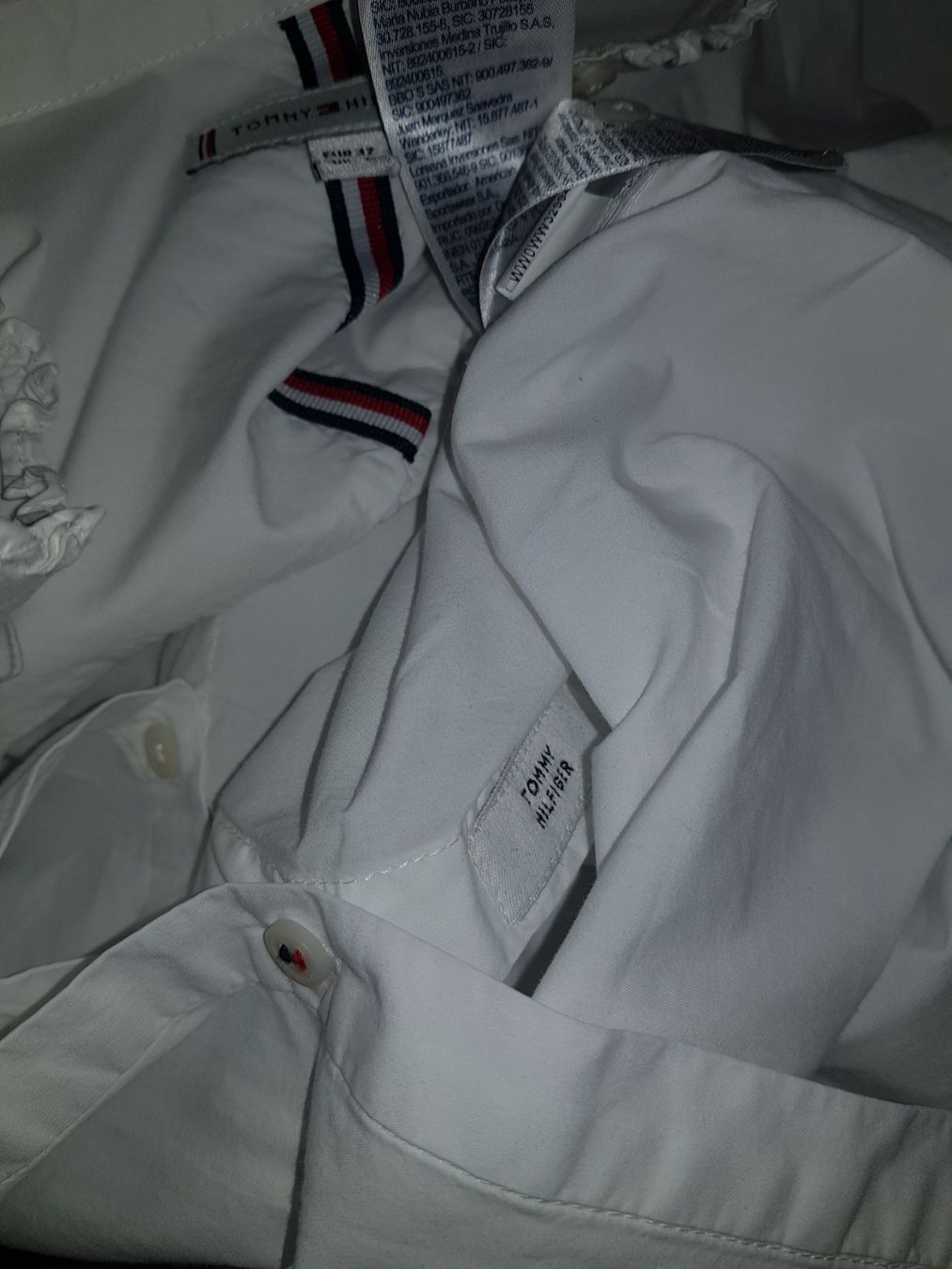 Tommy Hilfiger Lotti di vestiti: Ted Baker,TOMMY HILFIGER,  Bekl.Paket – Usato da Wetzikon ZH venduto da med_2y76 2