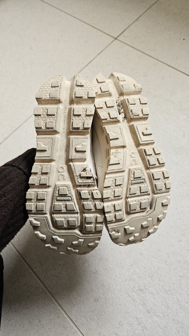On Scarpe da donna: On Cloudultra 2 WMNS Dew / Moon EU39 – Usato da Langnau am Albis venduto da yul_9zgc 1