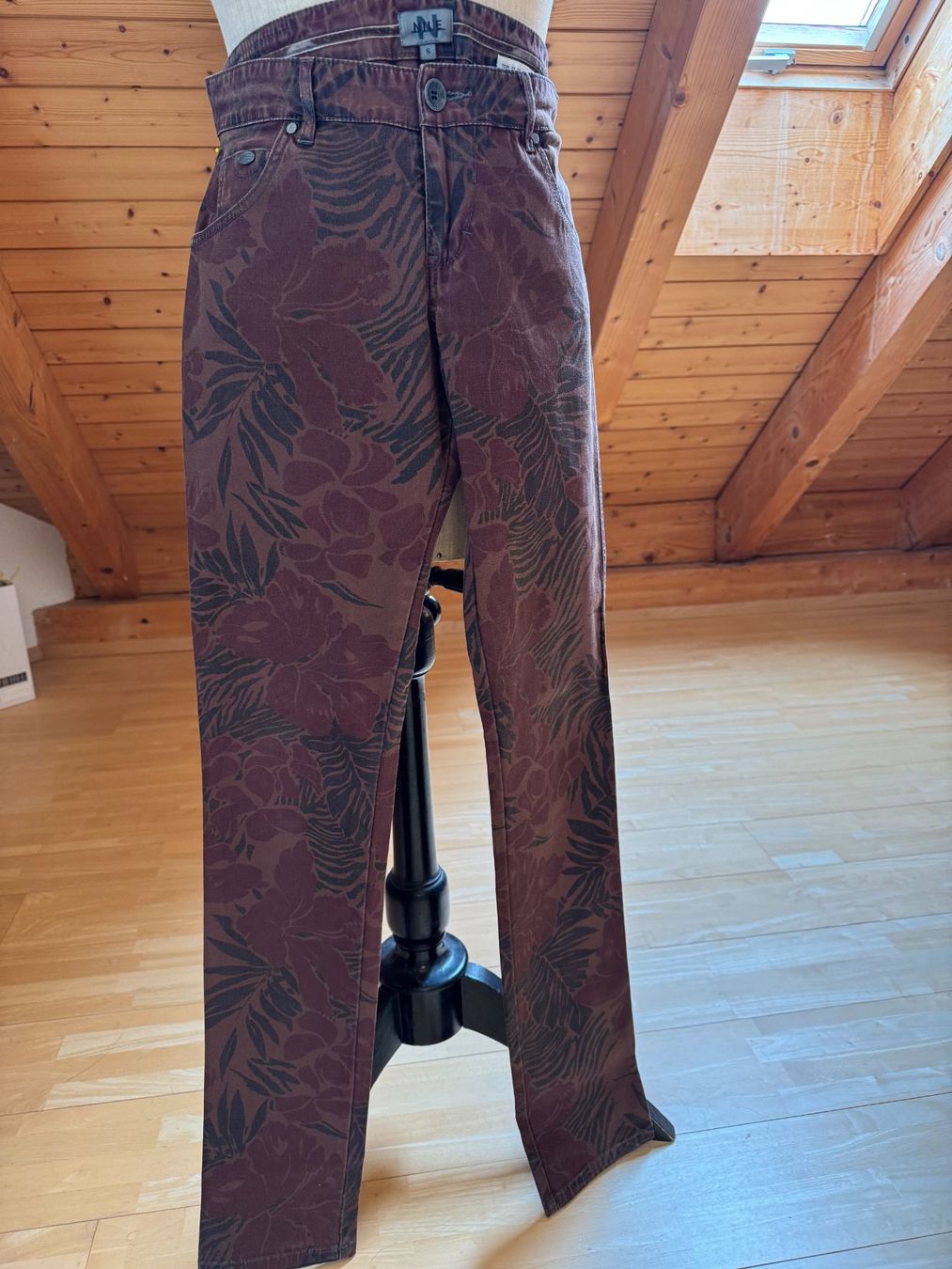 Nile Pantaloni: Hose von Nile mit Blumenmuster – Usato da Stäfa venduto da Mofi8712