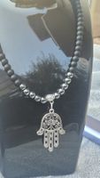 Collana mano di Fatima con perle nere ed ematite