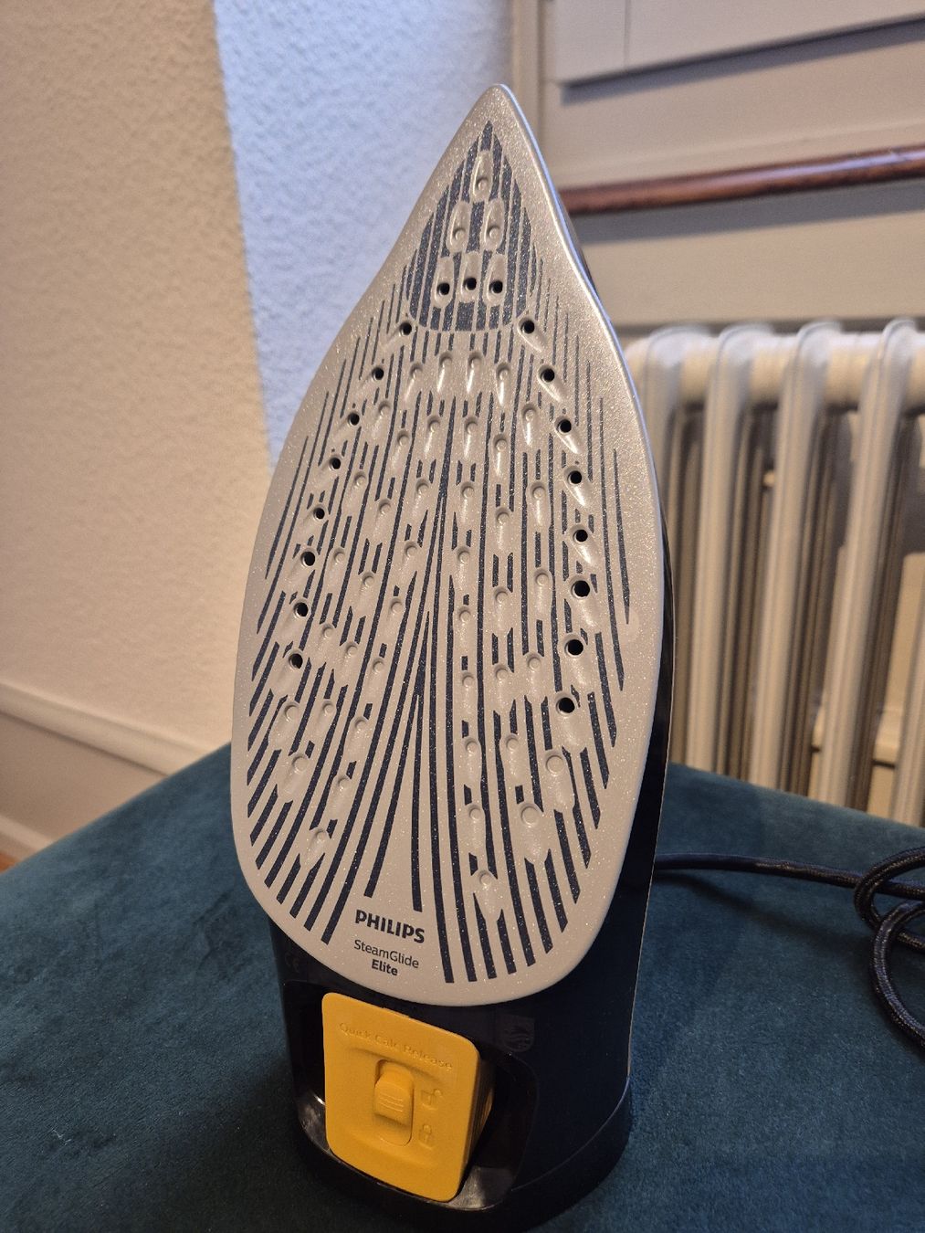Philips Ferri da stiro: Philips DST7040/81 2400 W, 250 g/min – Nuovo (secondo la descrizione) da Zürich venduto da habluetzels 2