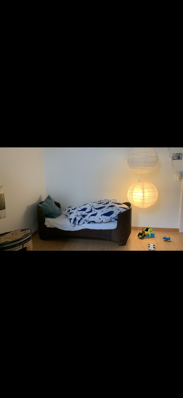 Leander Betten: Leander Bett dunkles Nussholz – Gebraucht aus Winterthur von Kabbi