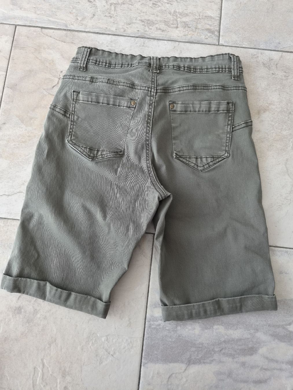 Pantaloni: Chicorée Bermuda Shorts Khaki, Grösse S – Usato da Niederrohrdorf venduto da Miripfiri 1