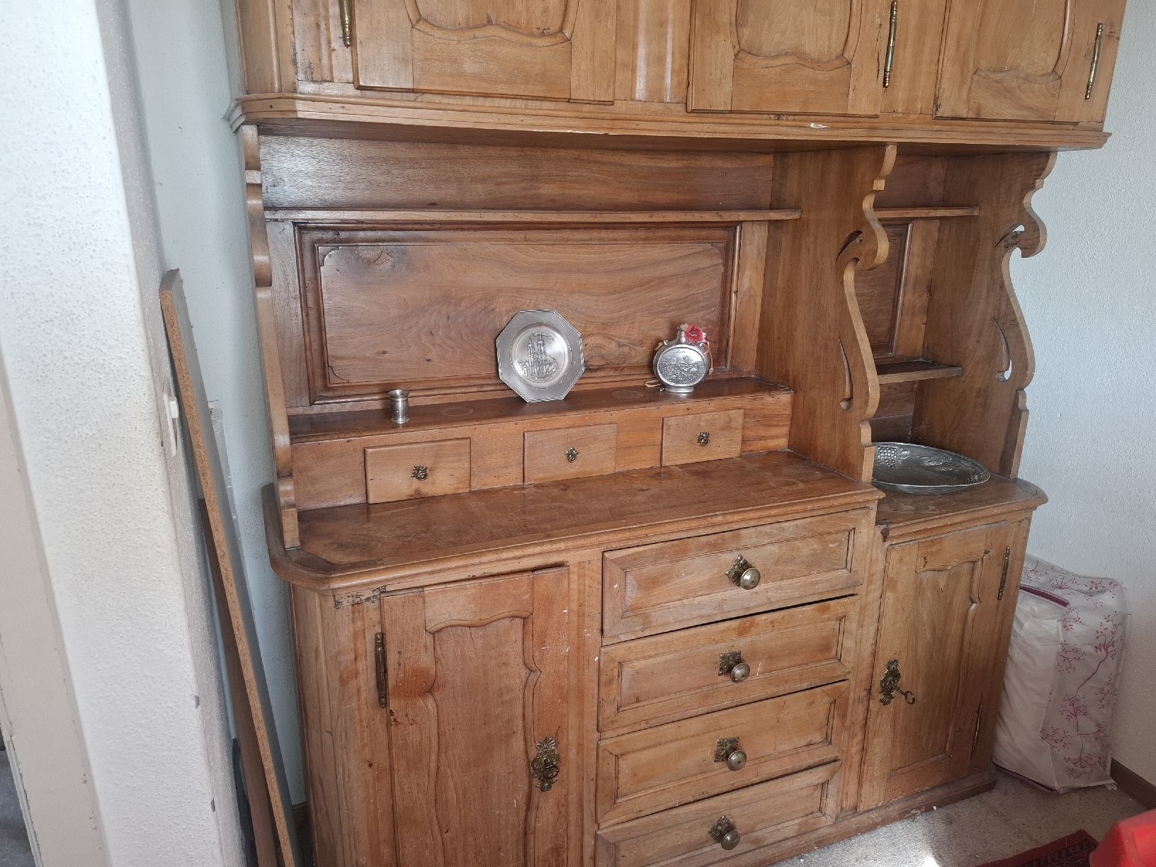 Credenze: Massives Nussbaumbuffet – Usato da Andelfingen venduto da andelfingerin