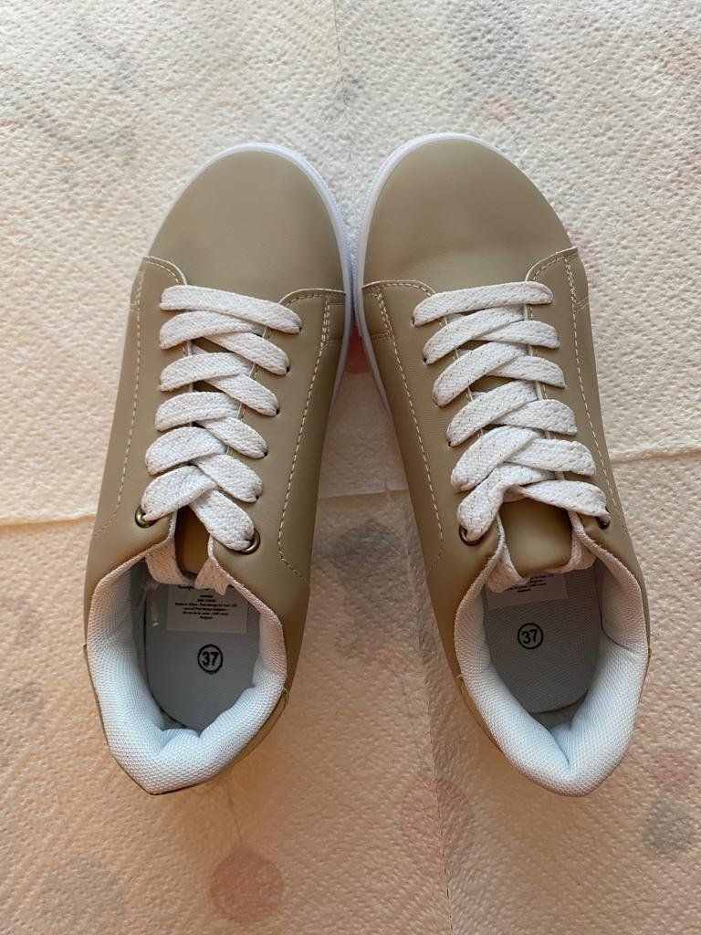 Damenschuhe: Damen Sneaker, Grösse 37, fabrikneu, beige – Neu (gemäss Beschreibung) aus Zürich von Pokiemon