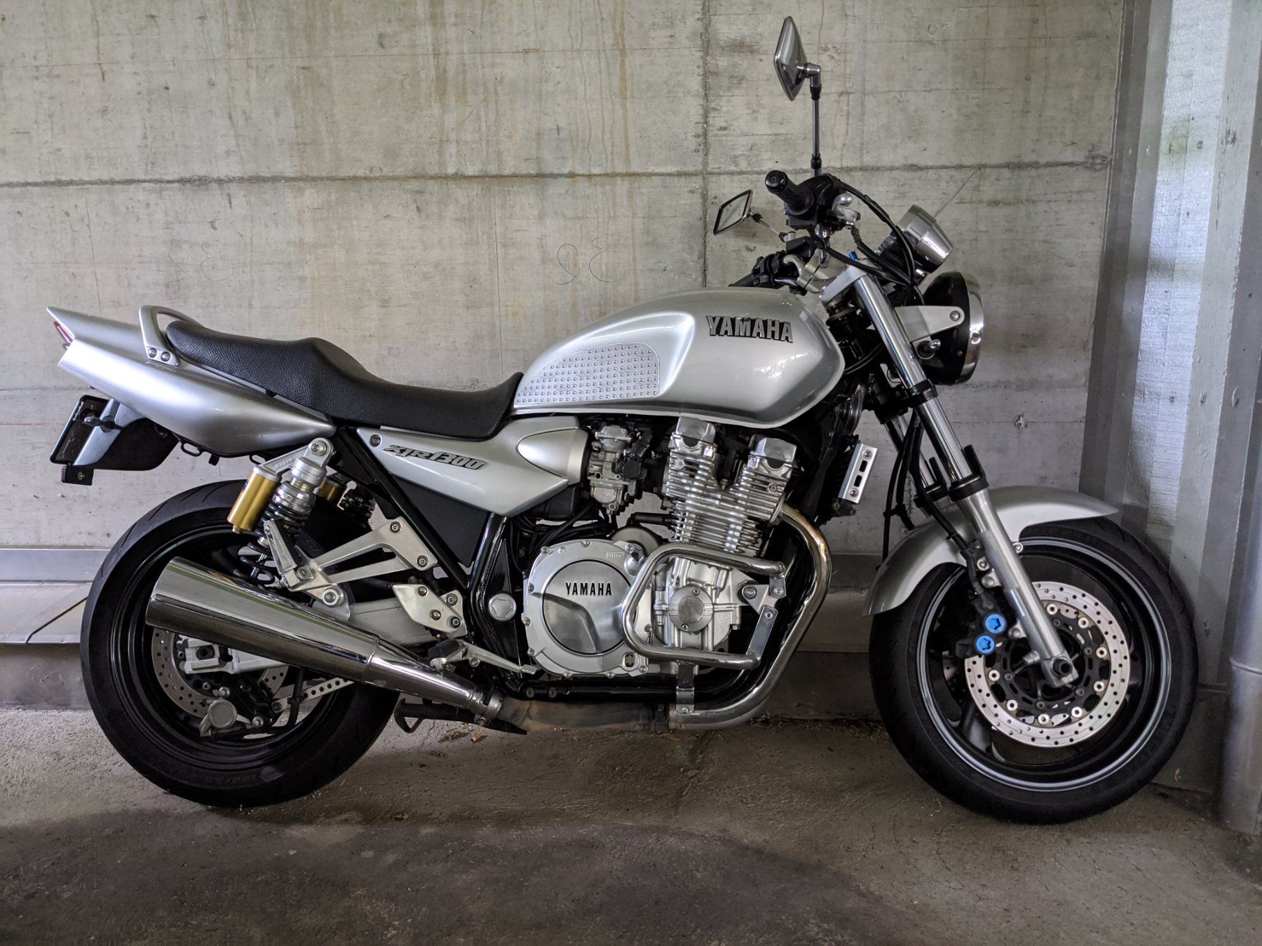 Yamaha Touring: Motorrad Yamaha XJR 1300 – D'occasion à Kastanienbaum par kr.arch