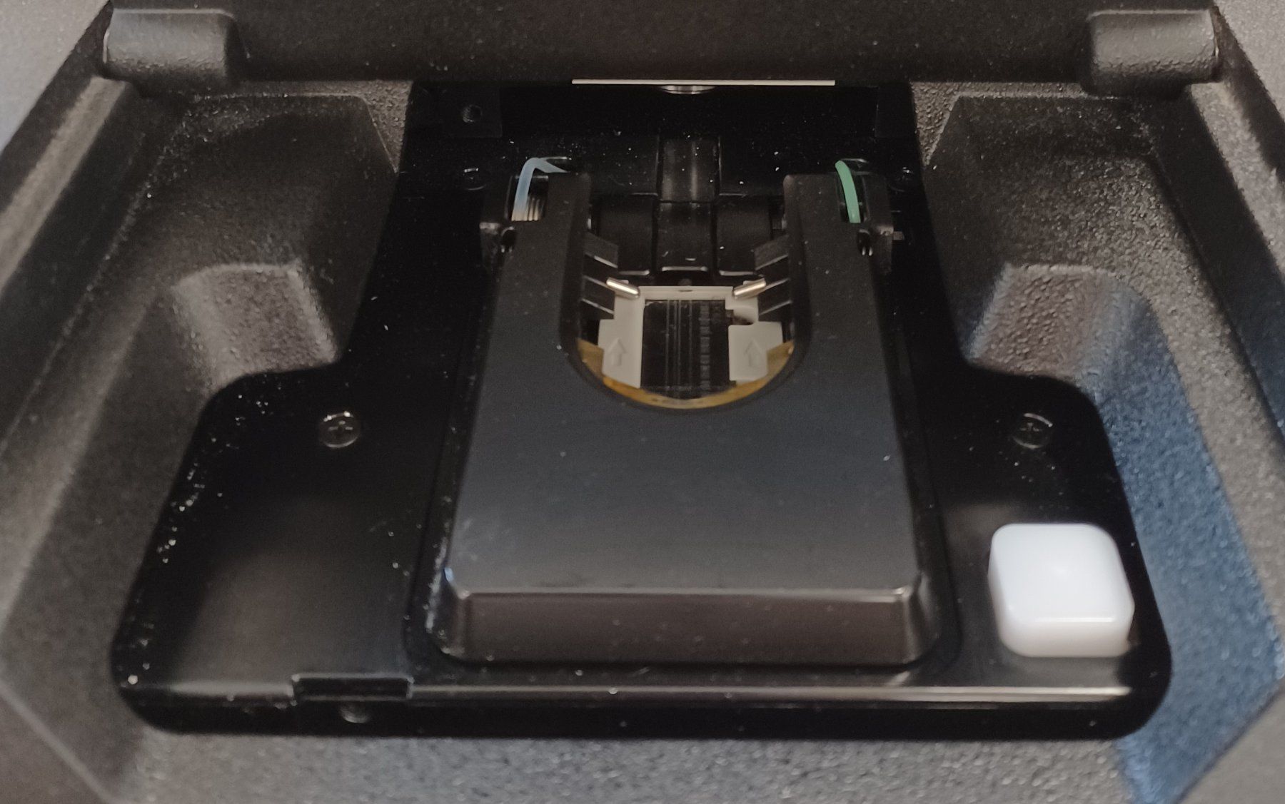 Accessori da laboratorio: Illumnia MiSeq Sequencing System – Usato da Niederdorf venduto da LeptonAG_Labor 5