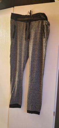 Schöne Trainerhose M