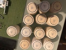 13 Danfoss Thermostaten Regler Radiator + 12 Stopfbuchsen