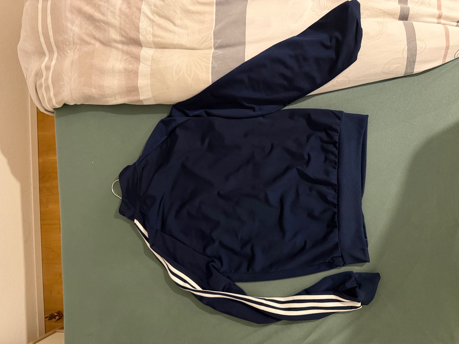 Adidas Jacken: navy blue Adidas Essentials 3-Stripes Track Jacket Size US S – Gebraucht aus Stadel von silentjelly 1