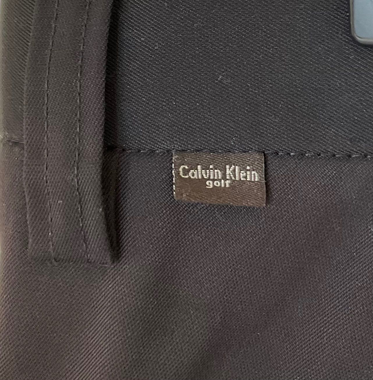 Calvin Klein Pantaloni: Calvin Klein golf pantalon noir – Usato da Corseaux venduto da Mililaforet75 4