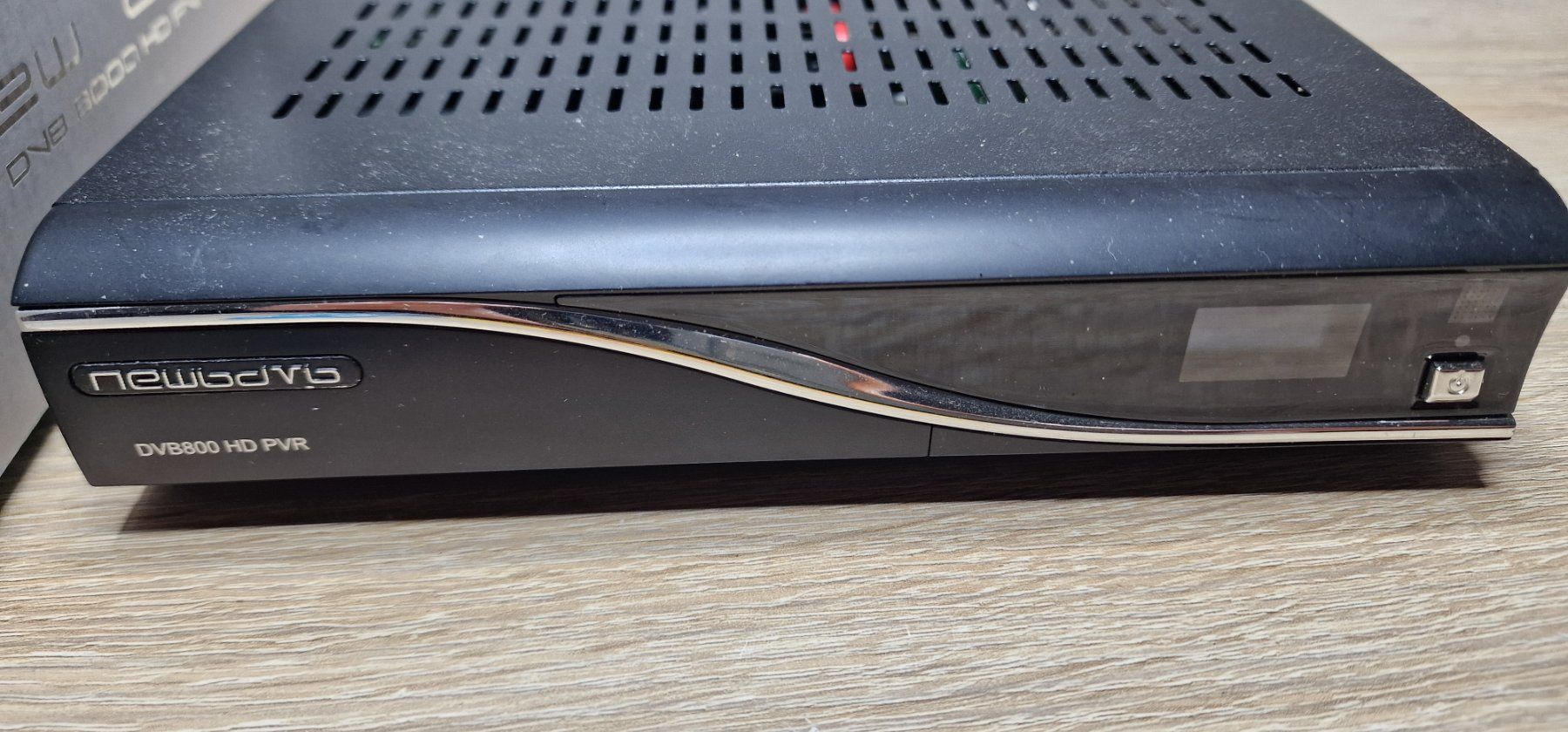 Récepteurs: NEWBDVB DVB800 HD PVR Receiver – Défectueux à BÜLACH par TimeDeals_Pavelka 1