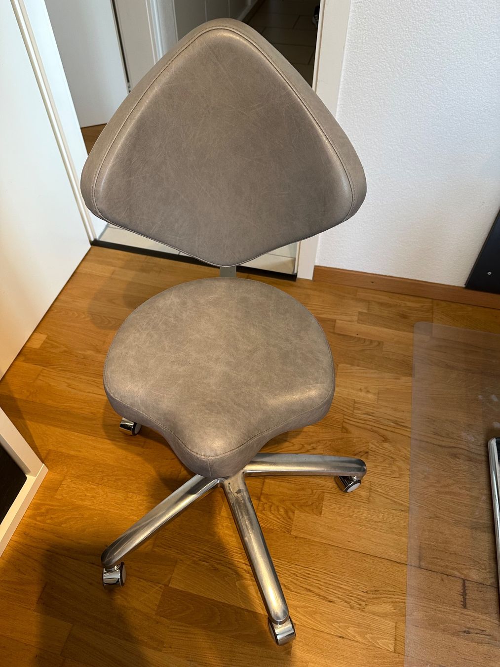 Stühle: Kosmetikstuhl – Gebraucht aus Aesch LU von mir_5wpx