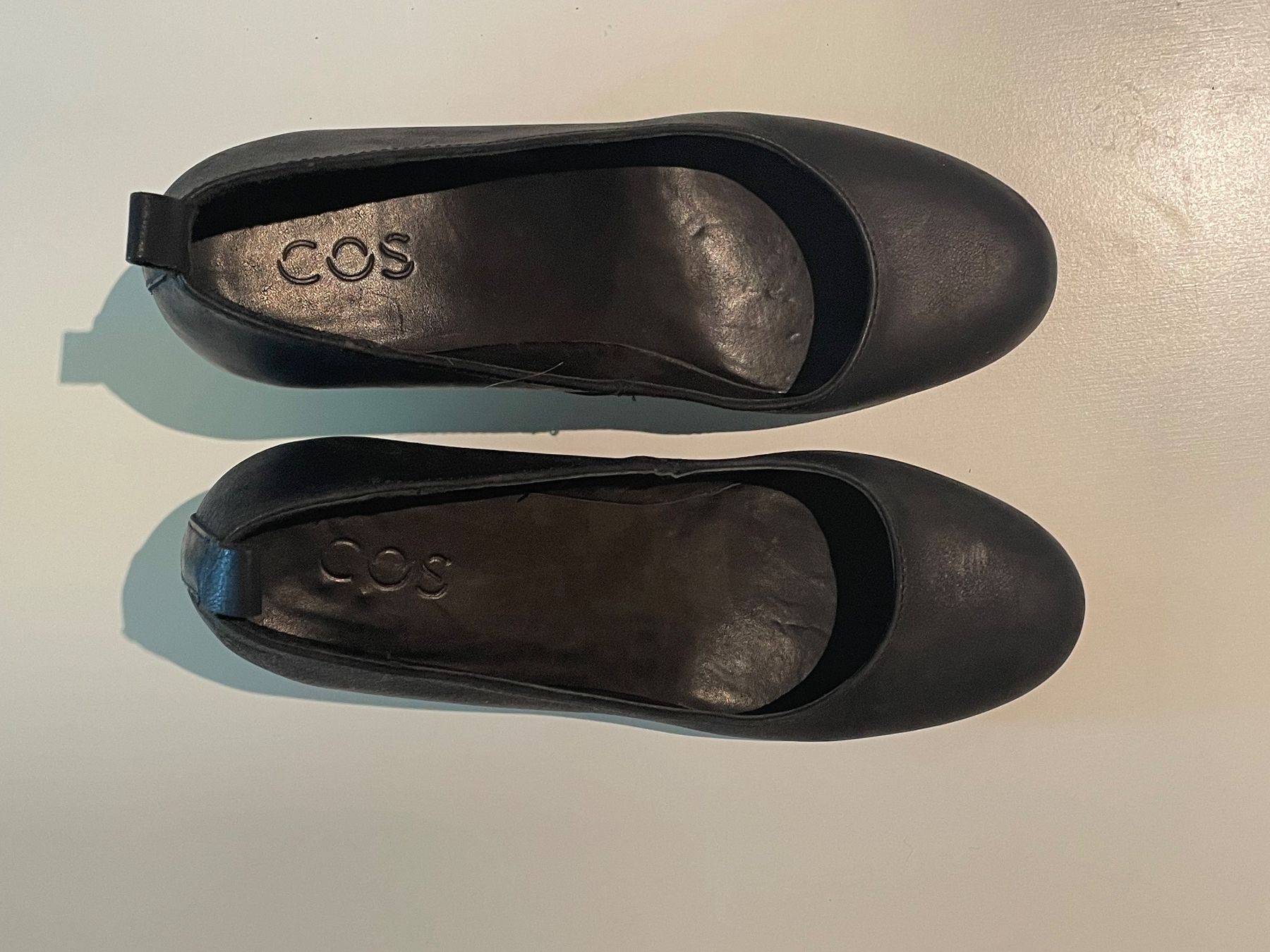 Cos Scarpe da donna: COS Schwarze Absatzschuhe, Gr.39 – Usato da Grellingen venduto da dinge 2