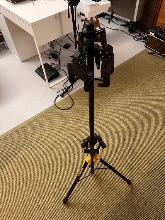 Hercules triple guitar stand. Perfect condition Kaufen auf Ricardo