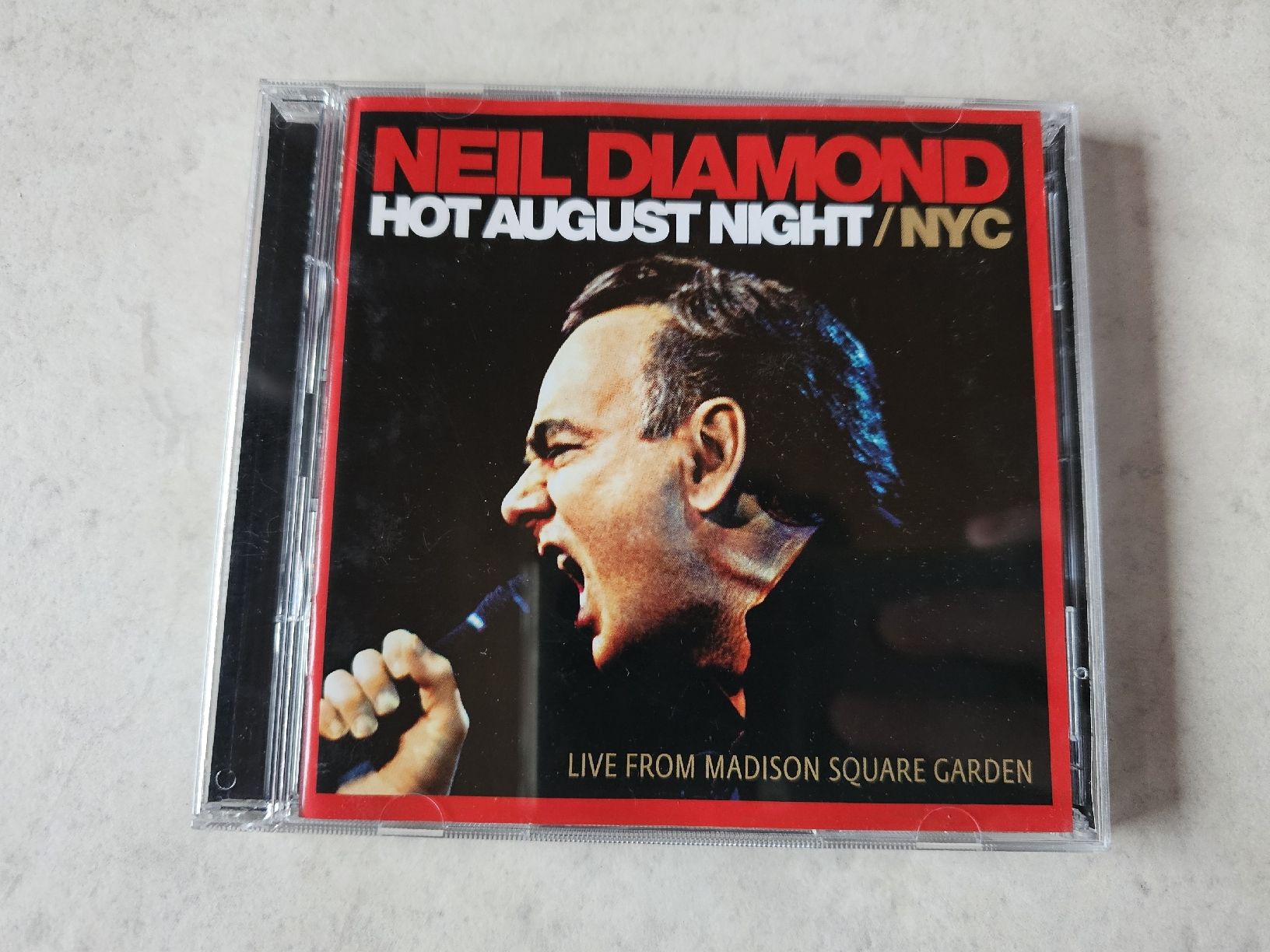 CD: Neil Diamond  -  Hot August Night  /  Live In NYC – Usato da Schneisingen venduto da backstore24