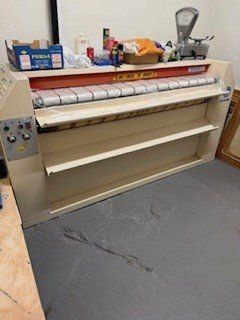 Assi da stiro: Calandre "Danube" pour repasser les draps – Usato da Fribourg venduto da dryc-1700