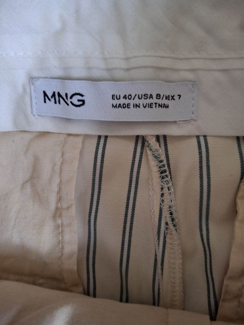 Mango Hosen: Pantalon Mango blanc rayé bleu T40 – Gebraucht aus Lausanne von Cognitia 1
