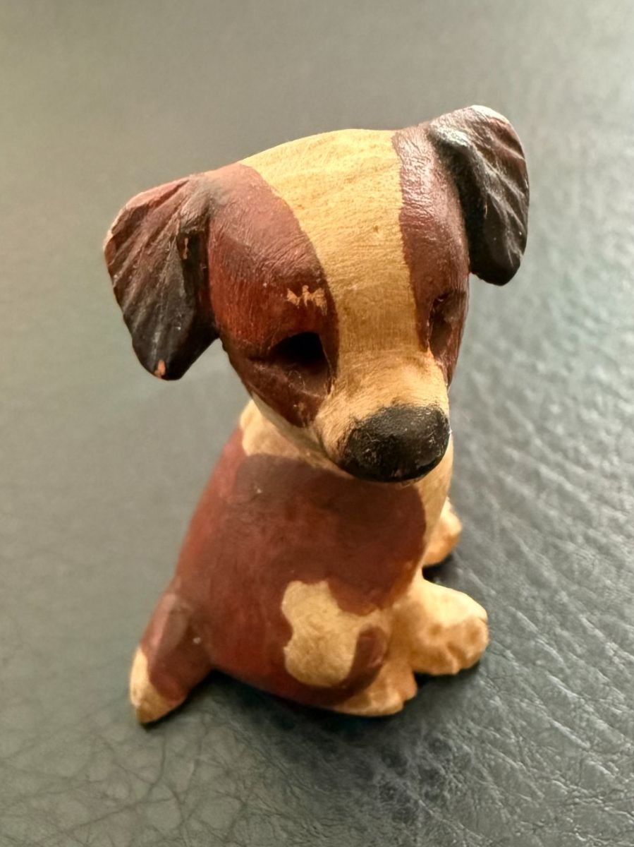 Statuette: kleiner Hund hangeschnitzt – Usato da Subingen venduto da ArtBead 4