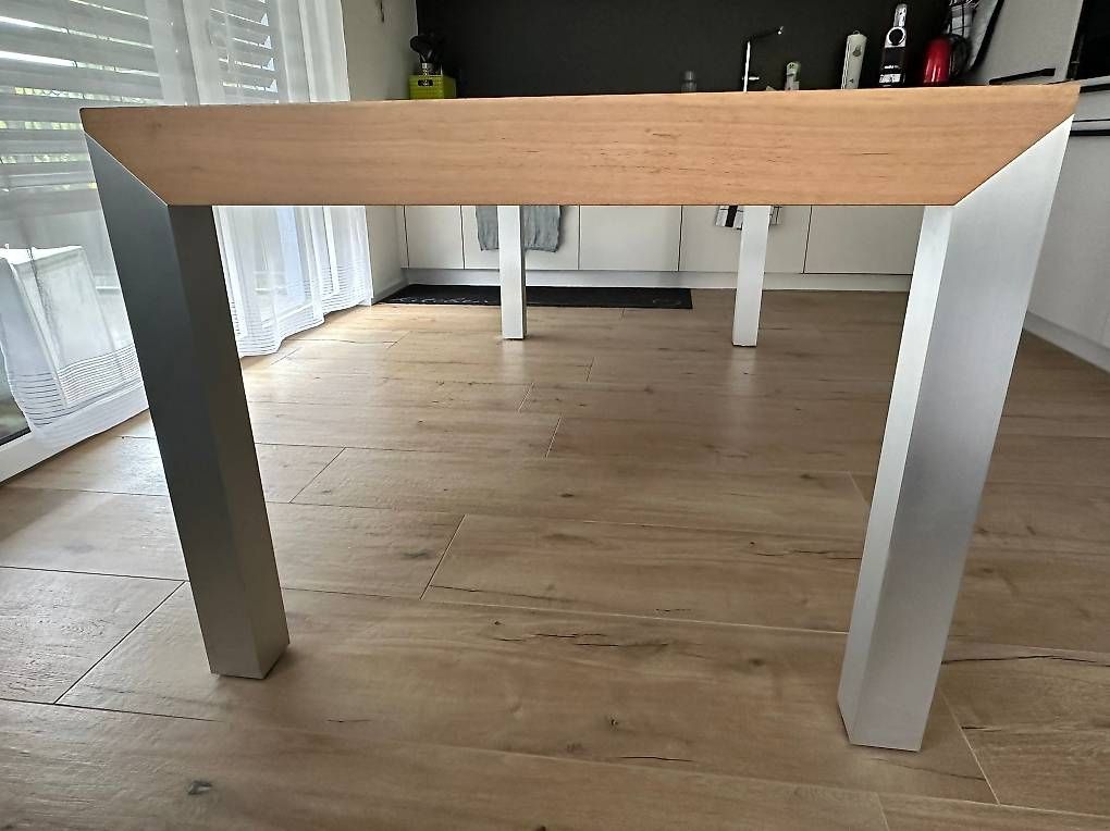 Tische: Grosser Tisch – Gebraucht aus Luzern von DuChamps 3