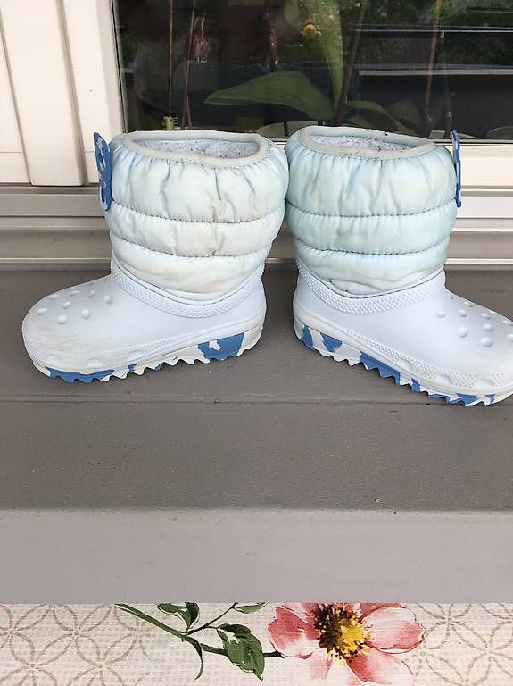 Crocs Scarpe per ragazzi: Crocs C8 24-25 Winterstiefel Boot Classic Neo Puff – Usato da Grenchen venduto da Tirana 3