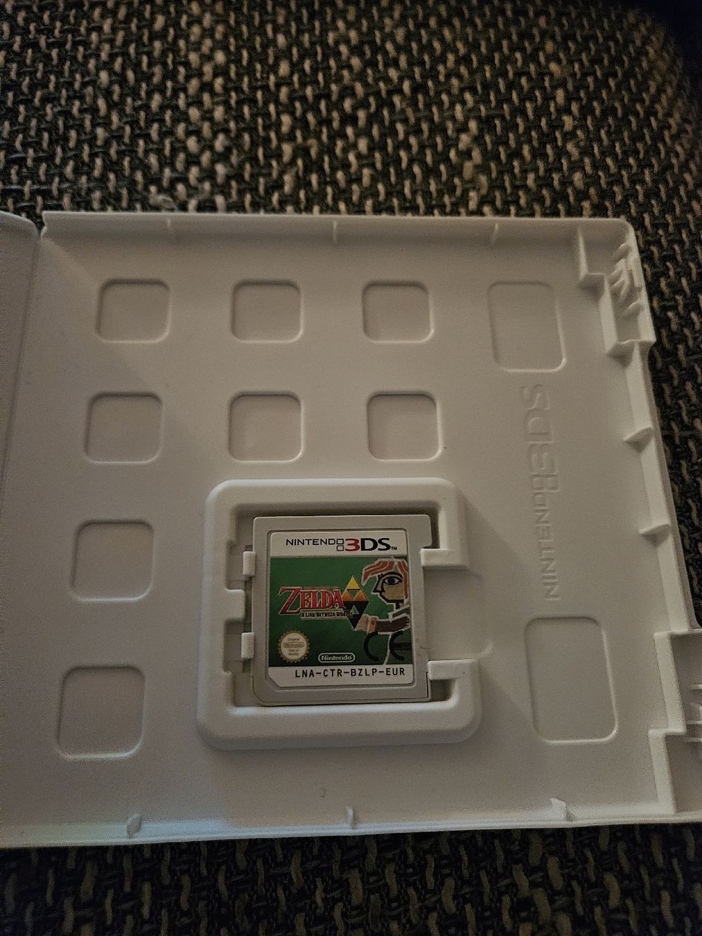 Nintendo Giochi: Nintendo 3DS - Zelda: A Link Between Worlds – Usato da Winterthur venduto da melac 1