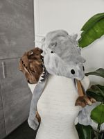 2 Dinosaurier Mützen grau braun T-Rex Triceratops
