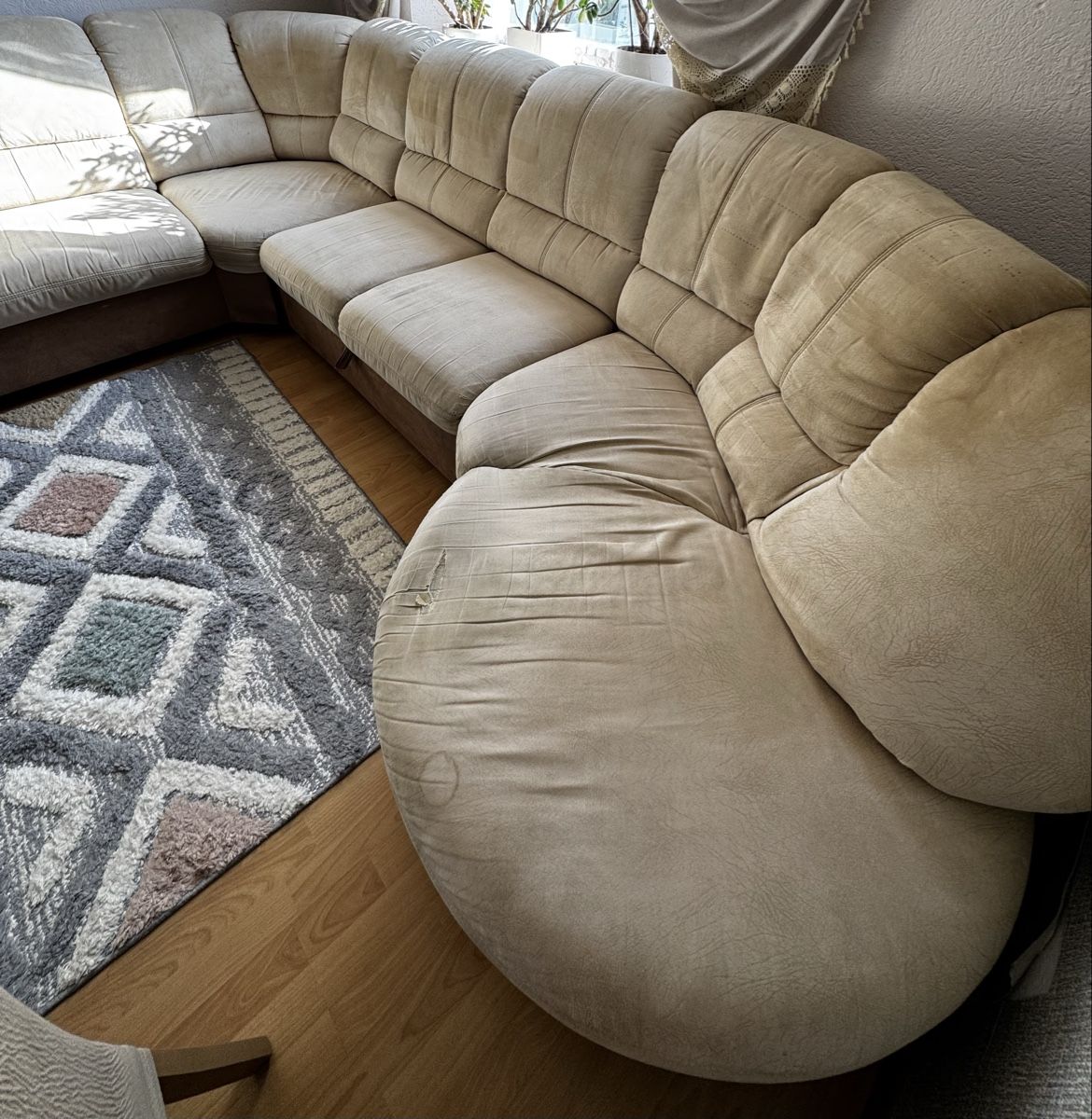 Divani: Grosses Ecksofa mit Schlaffunktion und Gebrauchsspuren – Usato da Wolfhausen venduto da yav_kxl9 5