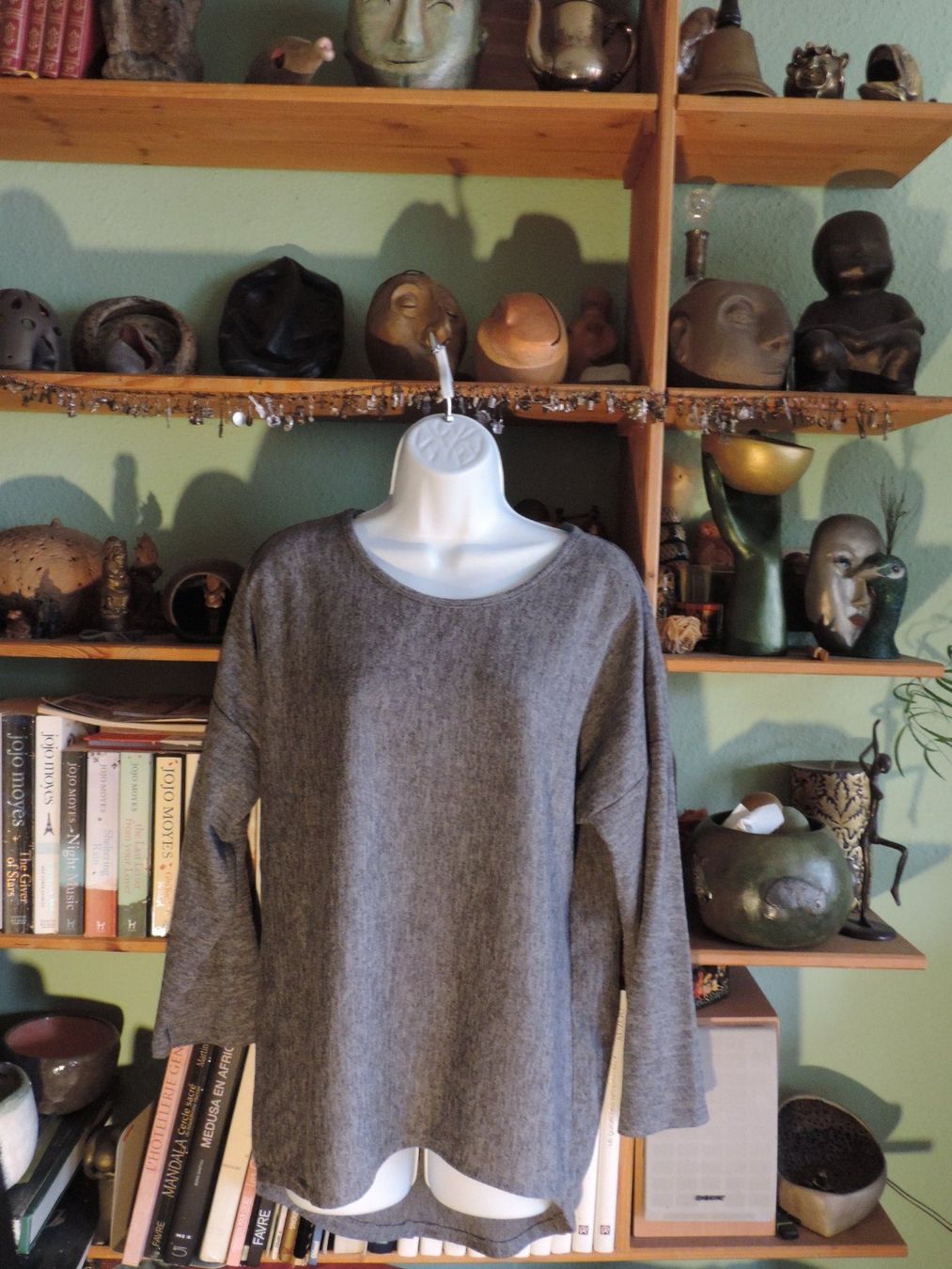 Lotti di vestiti: 2 pull gris et noir argenté – Usato da Genève venduto da Axelle333 6