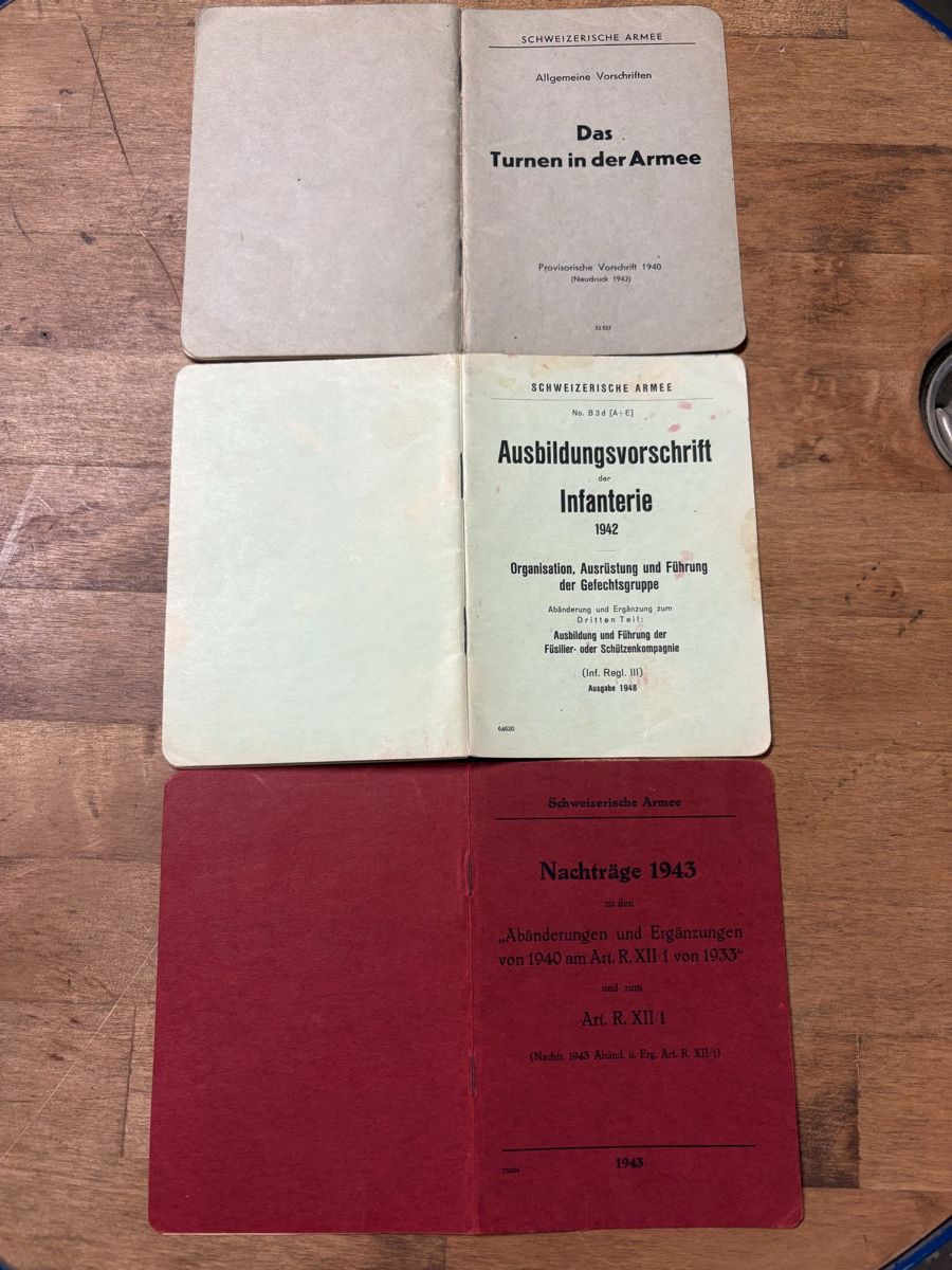 Libri: Schweizer Armee: 3x Vorschriften – Usato da Arni AG venduto da Erfolgreich 2