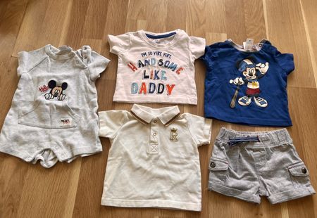 Kleidung für ein Jungen in Größe 62