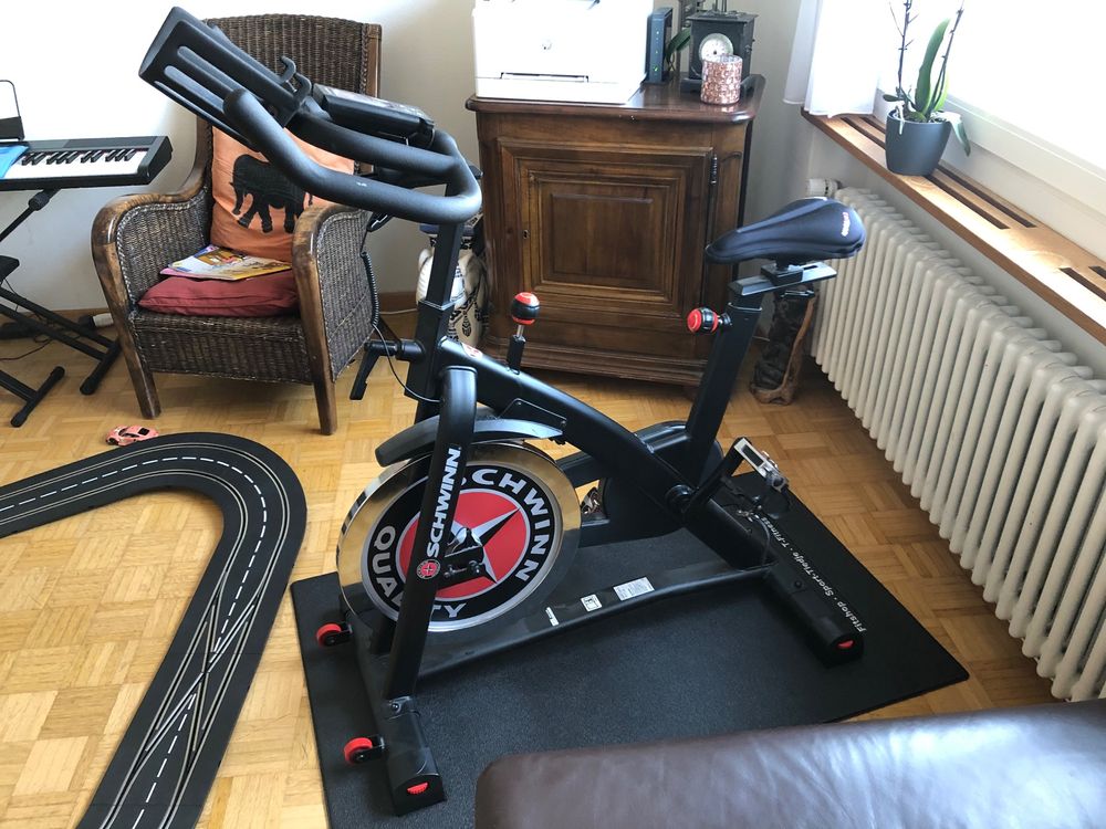 Spin bike deals schwinn ic7