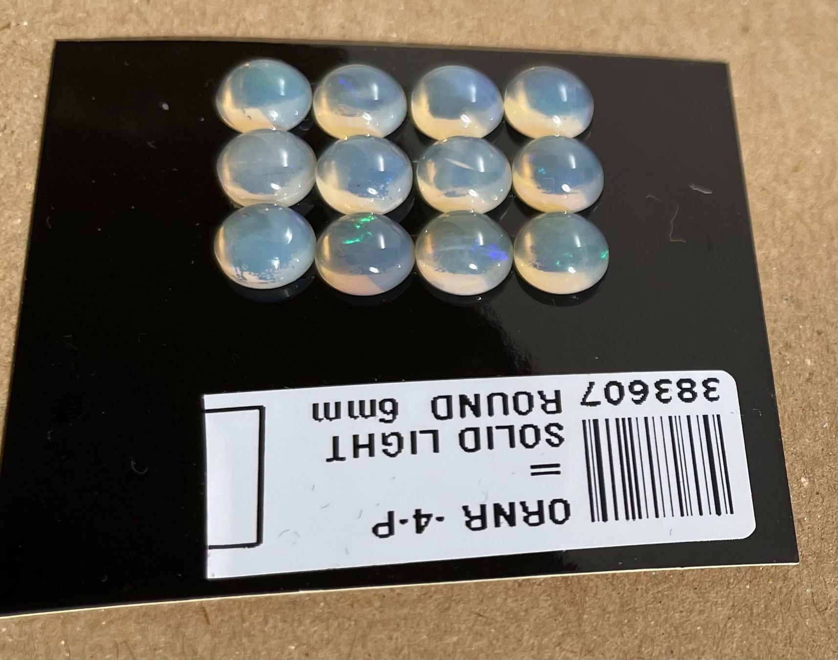 Fossilien: 12 Stk  Cabochons Opal echt winzig neu – Neu und originalverpackt aus Leuggern von gemshow 2