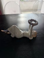Meissen 73443 – fille couronne de fleurs – Konrad Hentschel