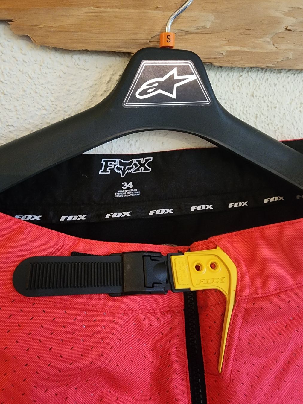 Fox Pantaloni: Downhill Hose Rot Grösse 34 der Marke FOX – Usato da Berneck venduto da erato6 1