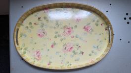 Serviertablett mit Rosendekor