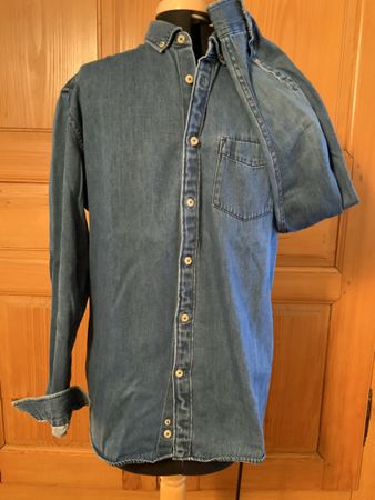Gut erhaltenes Herren Jeanshemd von Celio, Grösse M