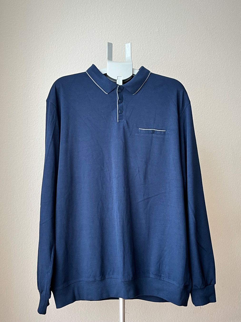 Polo-Shirts: Elegantes Dunkelblaues Langarm-Poloshirt – Gebraucht aus Winterthur von GutKeS