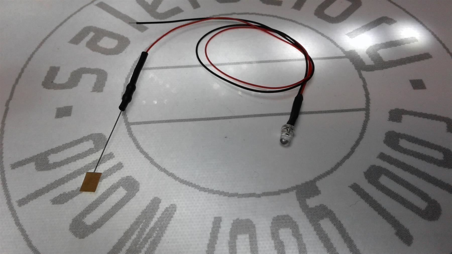 Elektronikbauteile: Flacker-LED klar/rot 3mm, verkabelt 12V – Neu (gemäss Beschreibung) aus Luzern von Salefactory