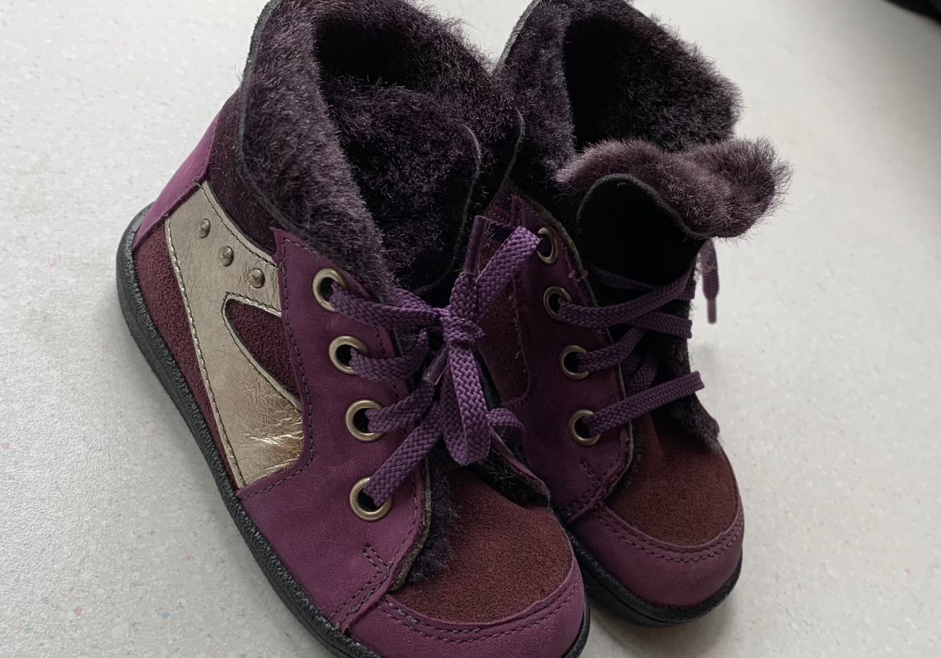 Scarpe per ragazze: wunderschöne neue Kinderschuhe Winter Grösse 21 – Nuovo (secondo la descrizione) da Biel/Bienne venduto da basassa