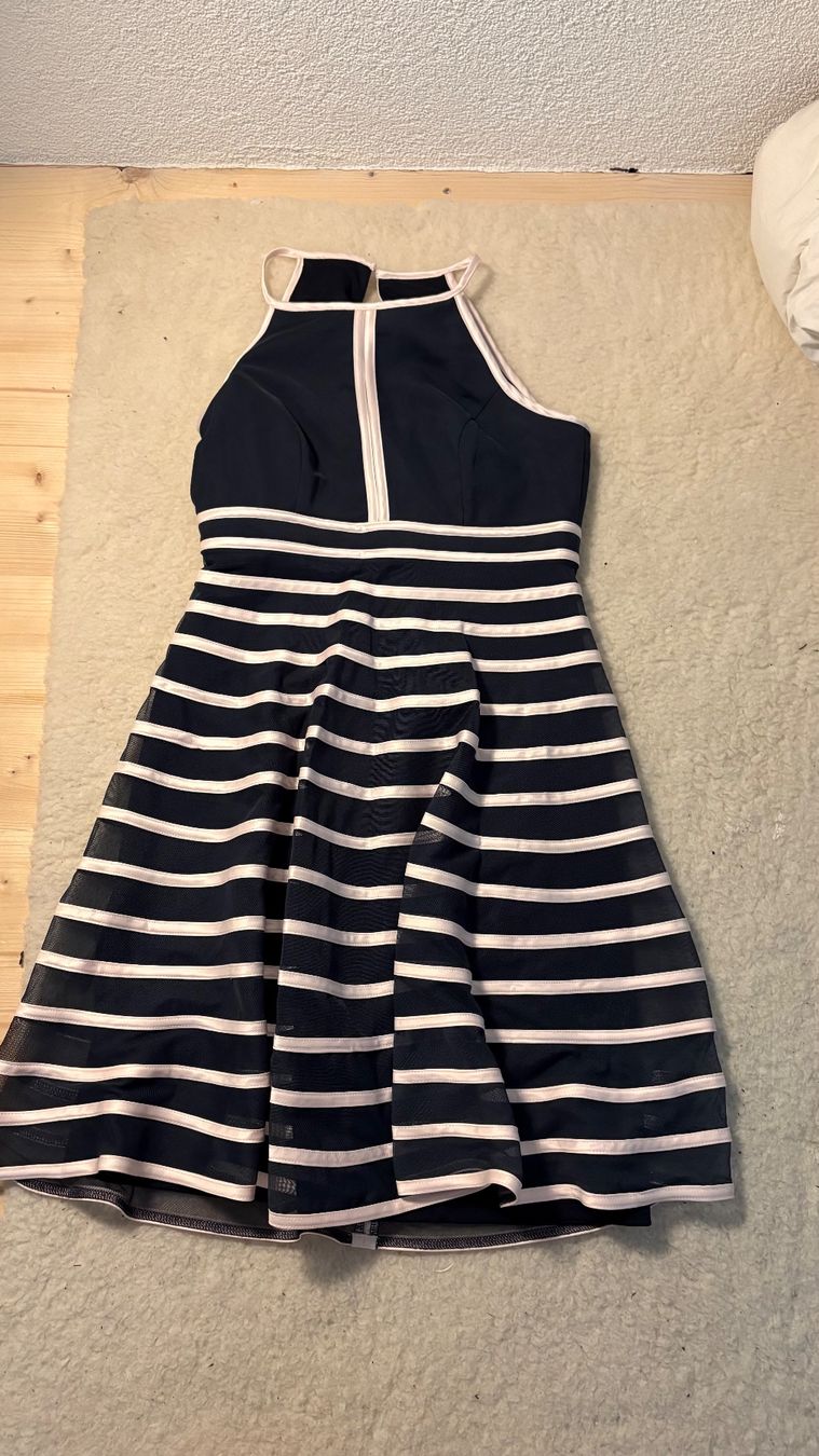 Kleider: Cocktail Kleid von Jackes – Gebraucht aus Laax GR von diana.zemp