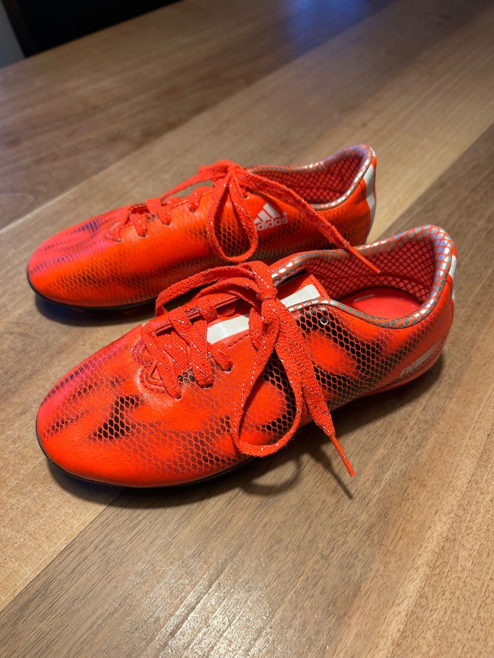 Adidas Scarpe per ragazzi: Fussballschuhe Adidas Grösse 33 – Usato da Niederrohrdorf venduto da Mirjam3056 1
