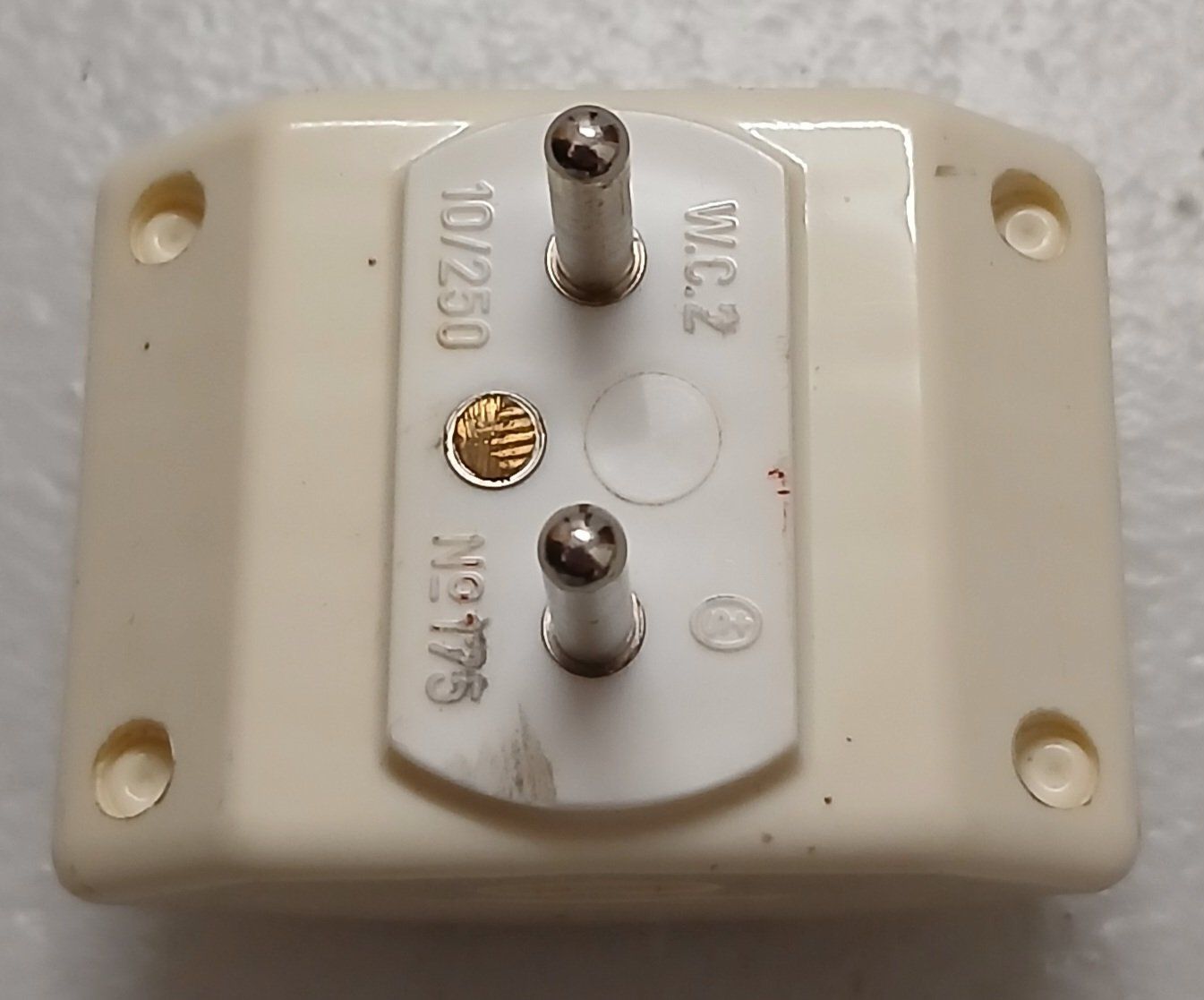 Spine: Mehrfachstecker 10/250 V weiss – Usato da Sissach venduto da mar_xc7r 1